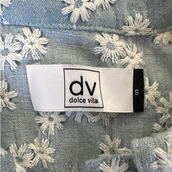 Dolce Vita - Embroidered Daisy Sleevelest Vest Top & Shorts Set in Blue & White - Picture 5 of 6